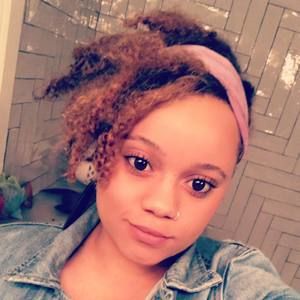 Meet your Posher, Tia